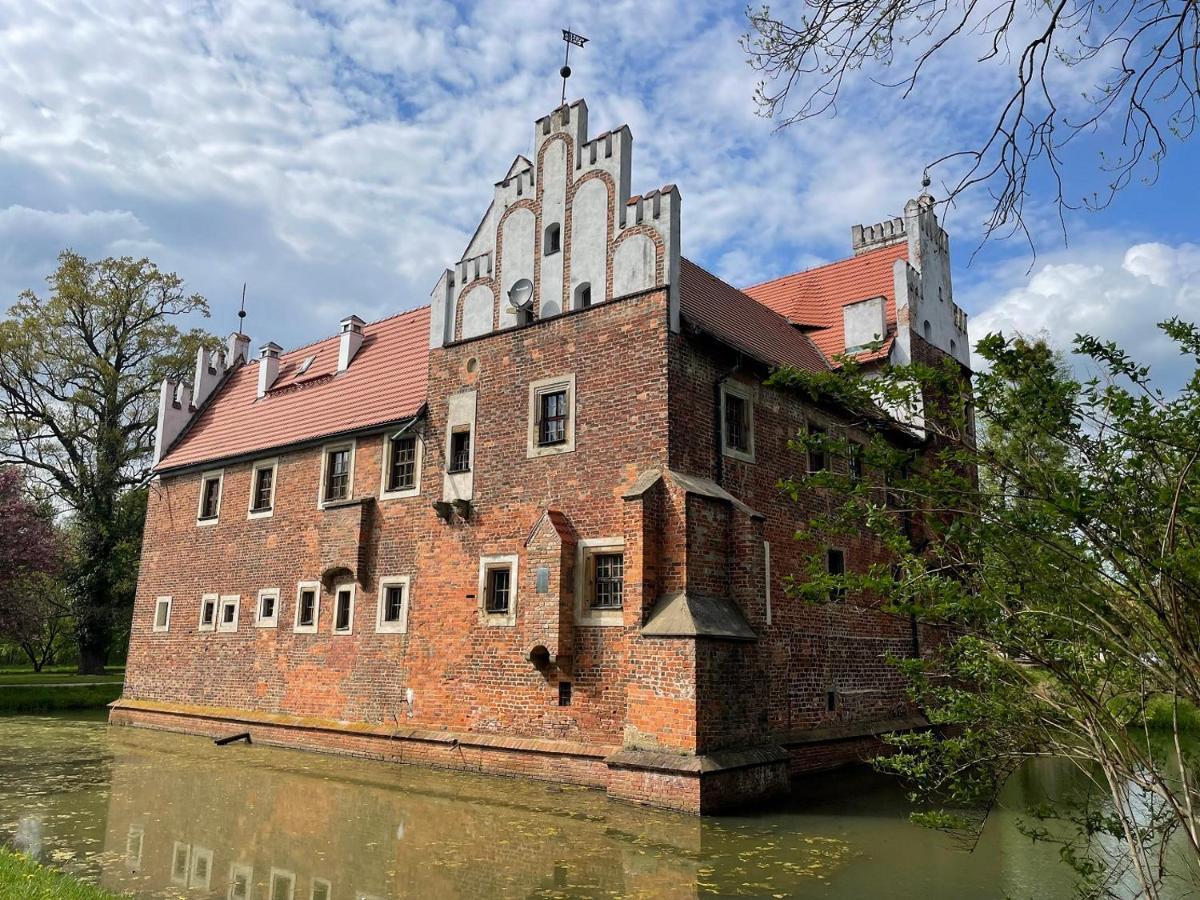 Bed and Breakfast Zamek Na Wodzie W Wojnowicach Wojnowice  Exterior foto